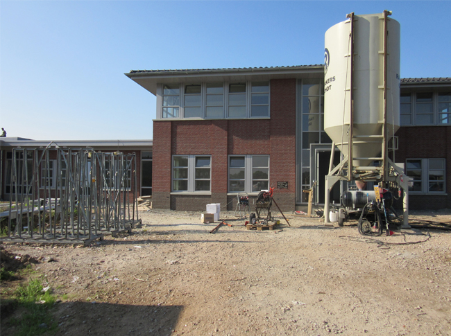 September 2014 realisatie van 1410 m2 cementdekvloer waarvan 187 m2 sneldrogende cementdekvloer bij Zorglandgoed Bloemfonteijn te Heesselt. 